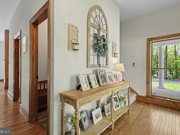 5th image of 3600 Colonial Rd
