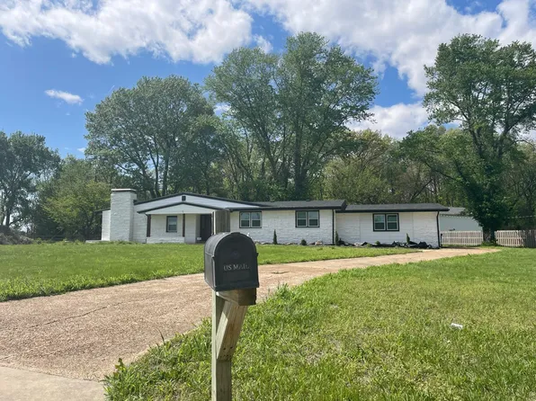 1 Singing Pines Dr, Florissant, MO 63033