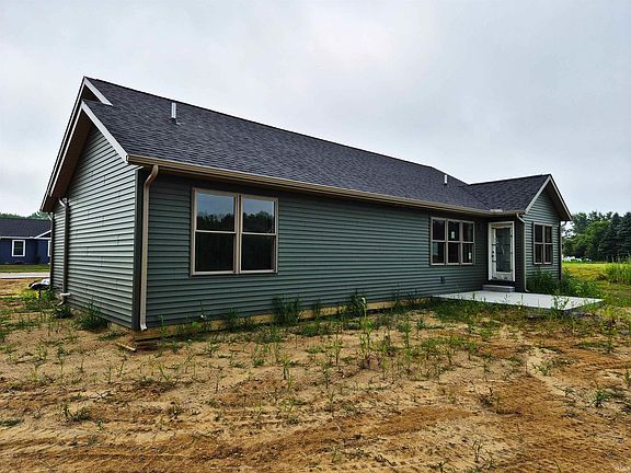 3rd image of 425 N Eastfield Cir