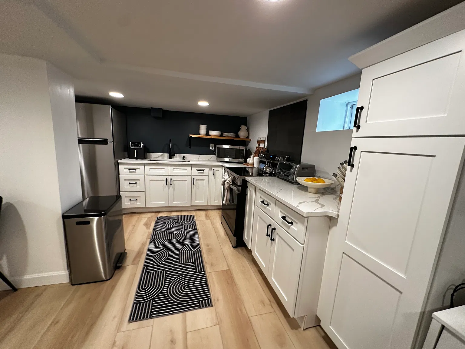 1 bed, 900 sqft, $1,300 — Photo 2