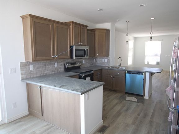 Kitchen With 4 Stainless Steel Appliances