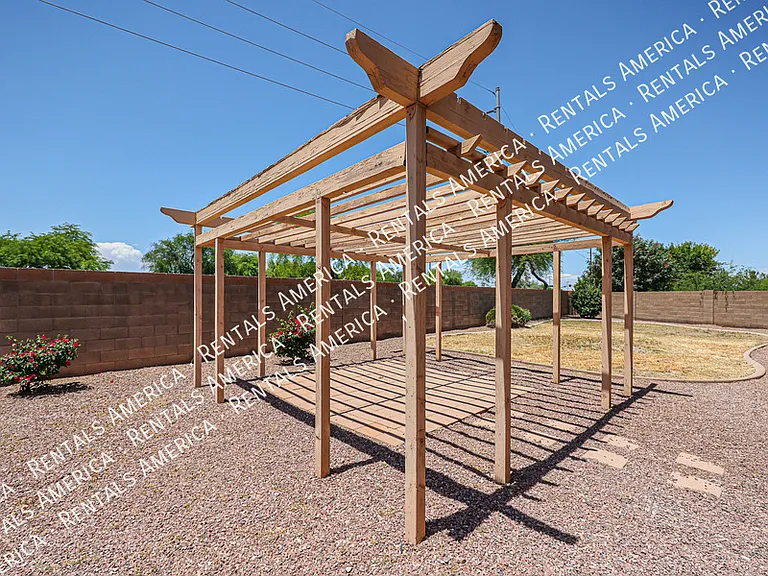 2276 S Bahama Dr — Photo 32