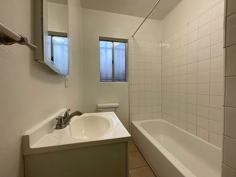 519 S Tamarind Ave — Photo 6