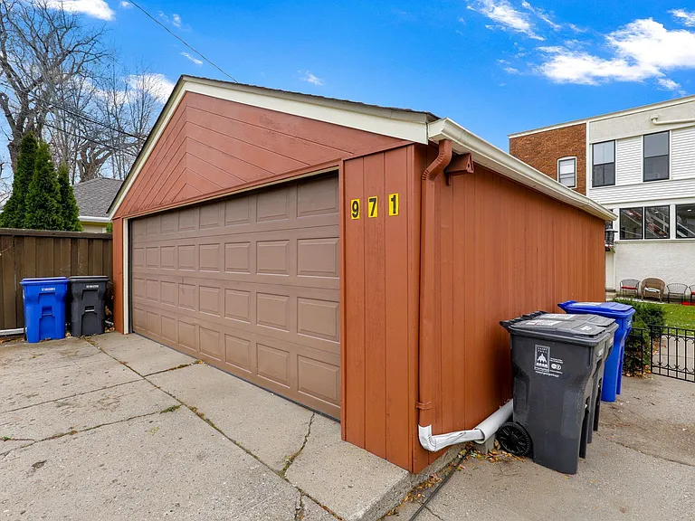 971 Goodrich Ave — Photo 37