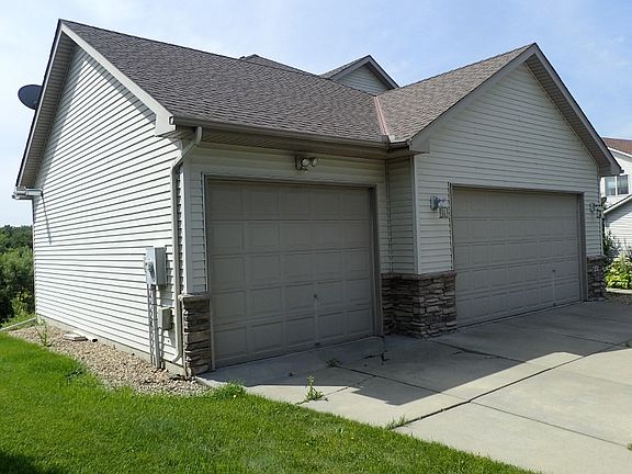 3rd image of 945 Bavaria Hills Ln