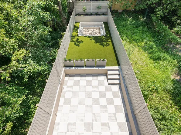 966 Bergen Street image 31 of 34