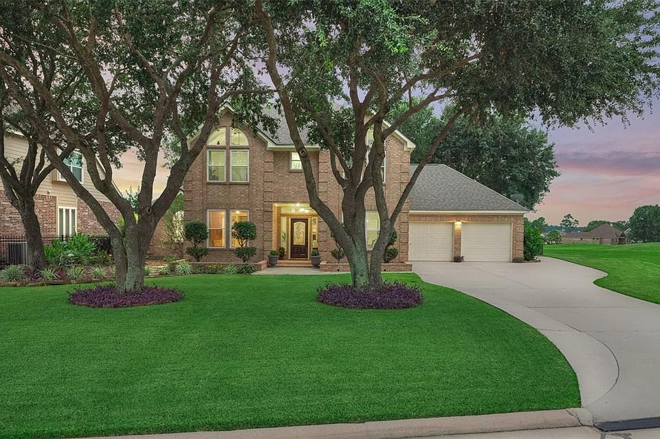 Welcome home to 14 Naples Siding.