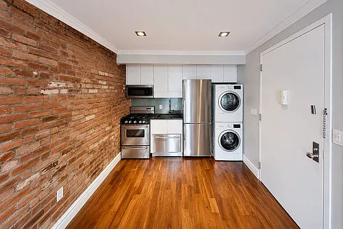 521 E 5th St #R3A Photo 1