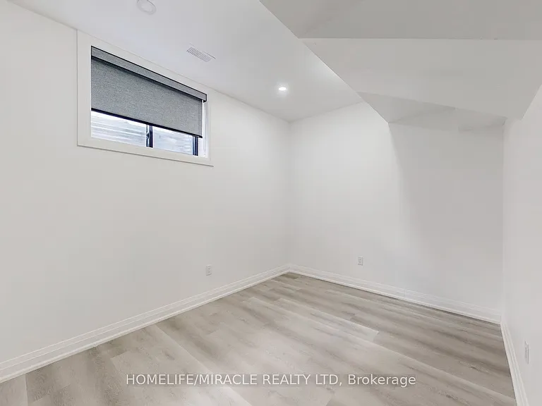 150 Stewart St — Photo 23