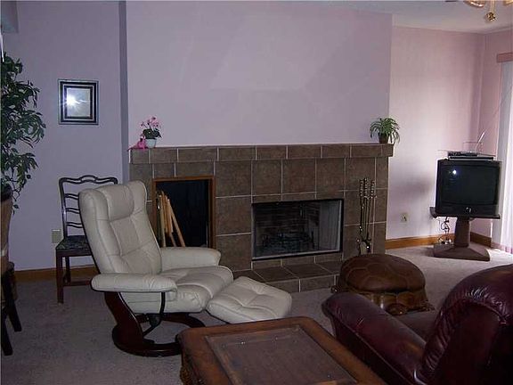 4th image of 22 Lake Breeze Dr