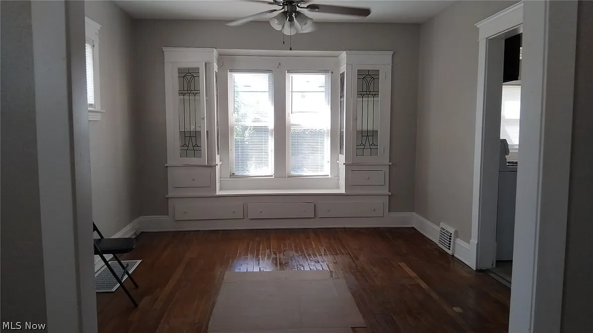 3 bed, 1.0 bath, 2024 sqft, $1,500 — Photo 3