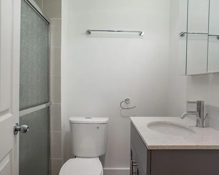 Great Location with Full Washer and Dryer in Unit and Full Kitchen! — Photo 56