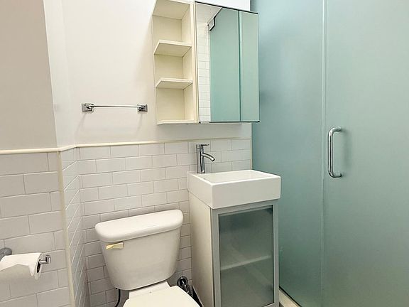 4th image of 25 W 84th St APT 2C