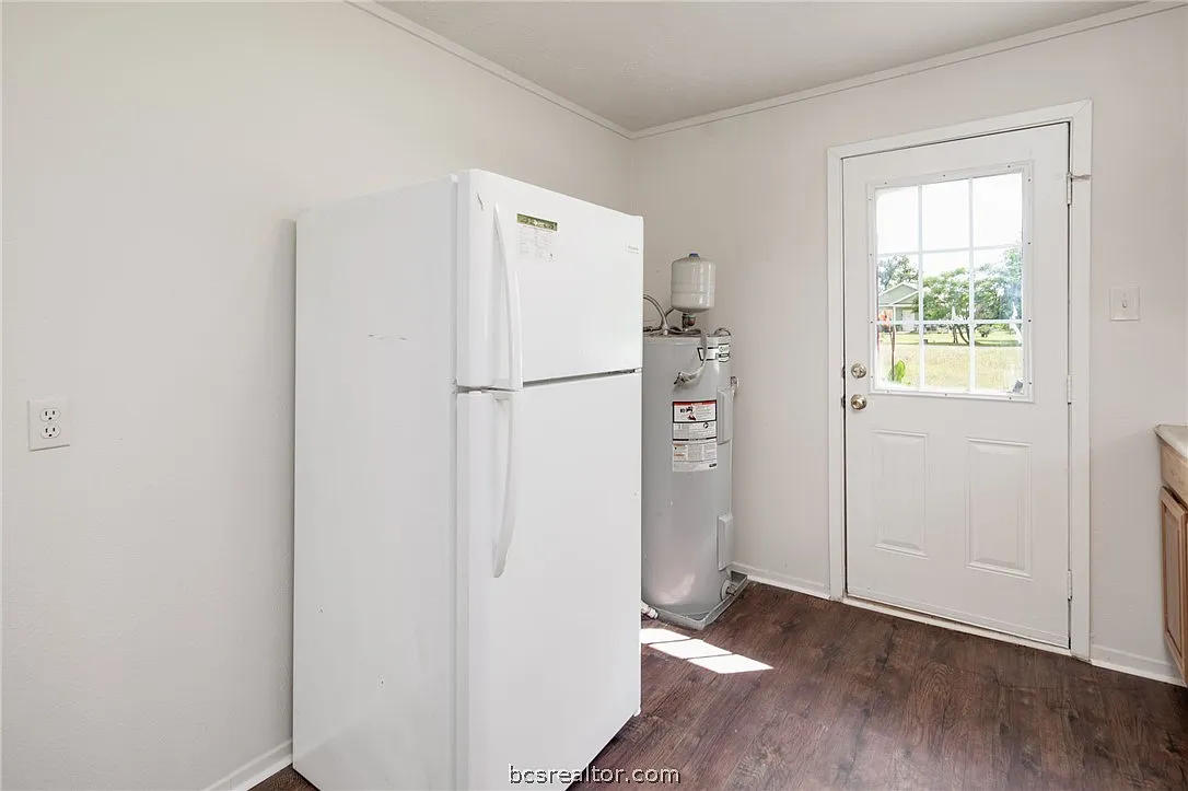 3 bed, 916 sqft, $999 — Photo 3