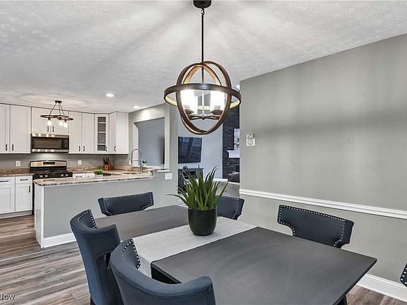 3rd image of 3171 Village Green Dr