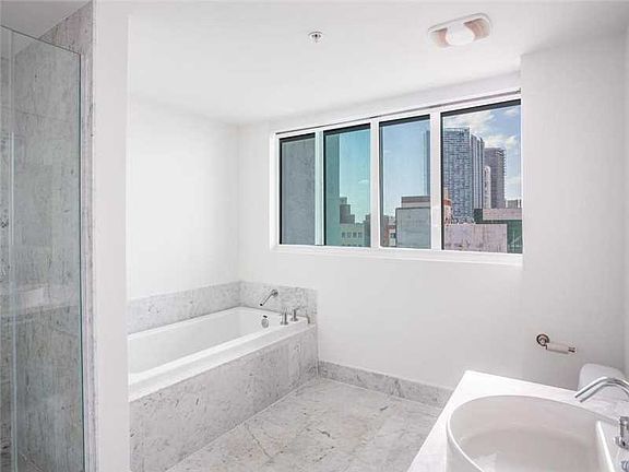 4th image of 244 Biscayne Blvd APT 2963