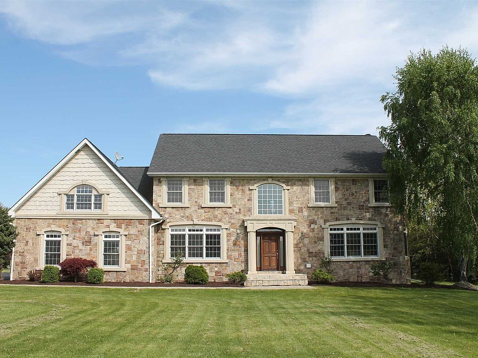 1st image of 11 Lillie Ln