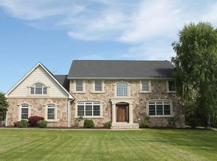 11 Lillie Ln, Marlboro, NY 12547