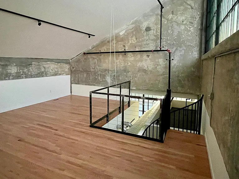 2327 Texas Ave — Photo 32