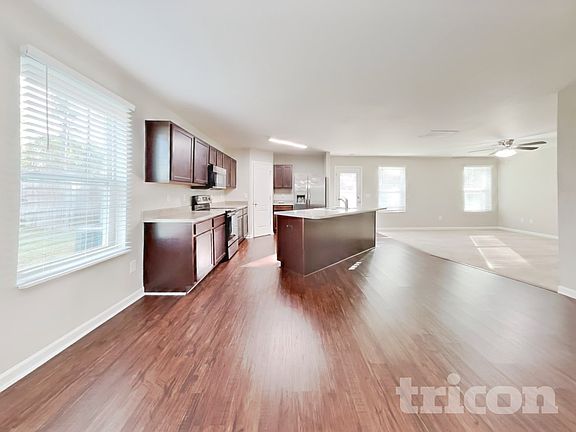 5th image of 226 Hallow Oak St