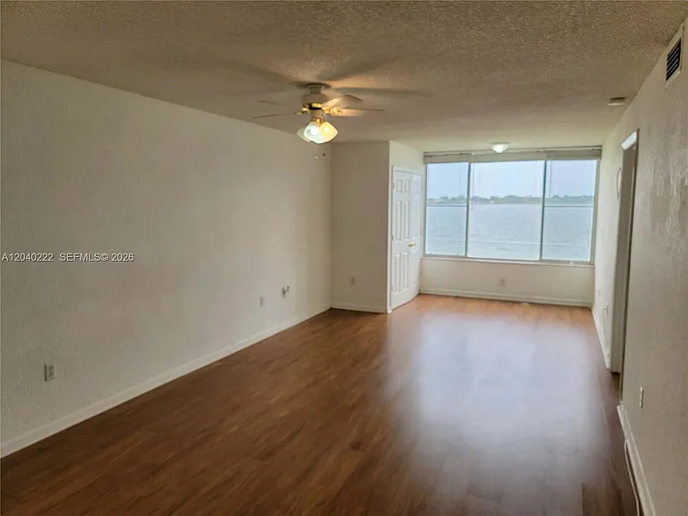 2811 N Oakland Forest Dr #105 — Photo 15