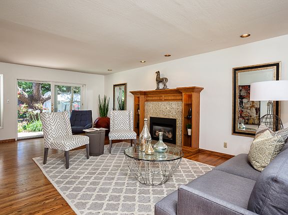 3rd image of 914 Liberty Court