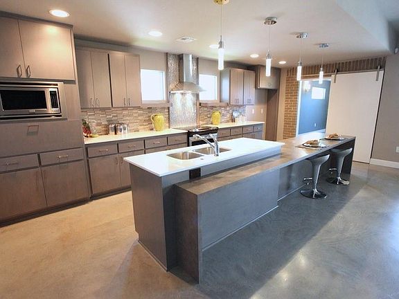 3rd image of 2216 Bretton Ln