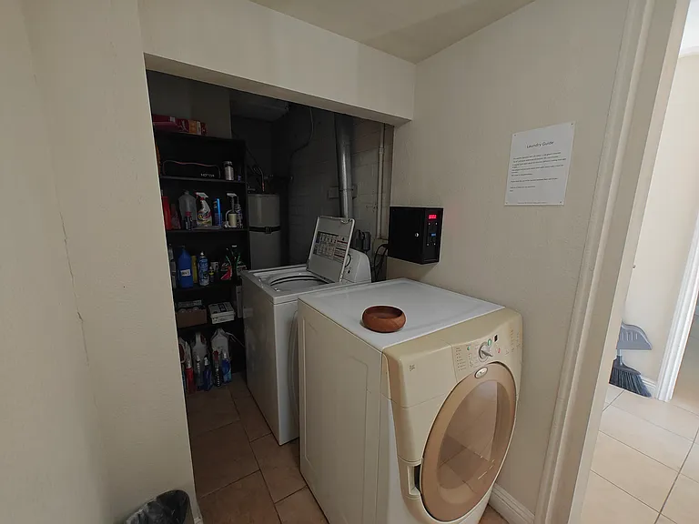 1122 Westwood Dr #1 — Photo 16