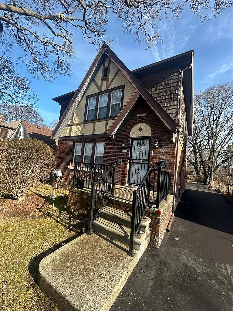 2 bed, 1.0 bath, 900 sqft, $1,200 — Photo 3