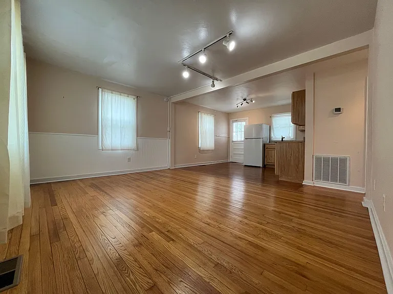 2610 Colonial Ave SW — Photo 8