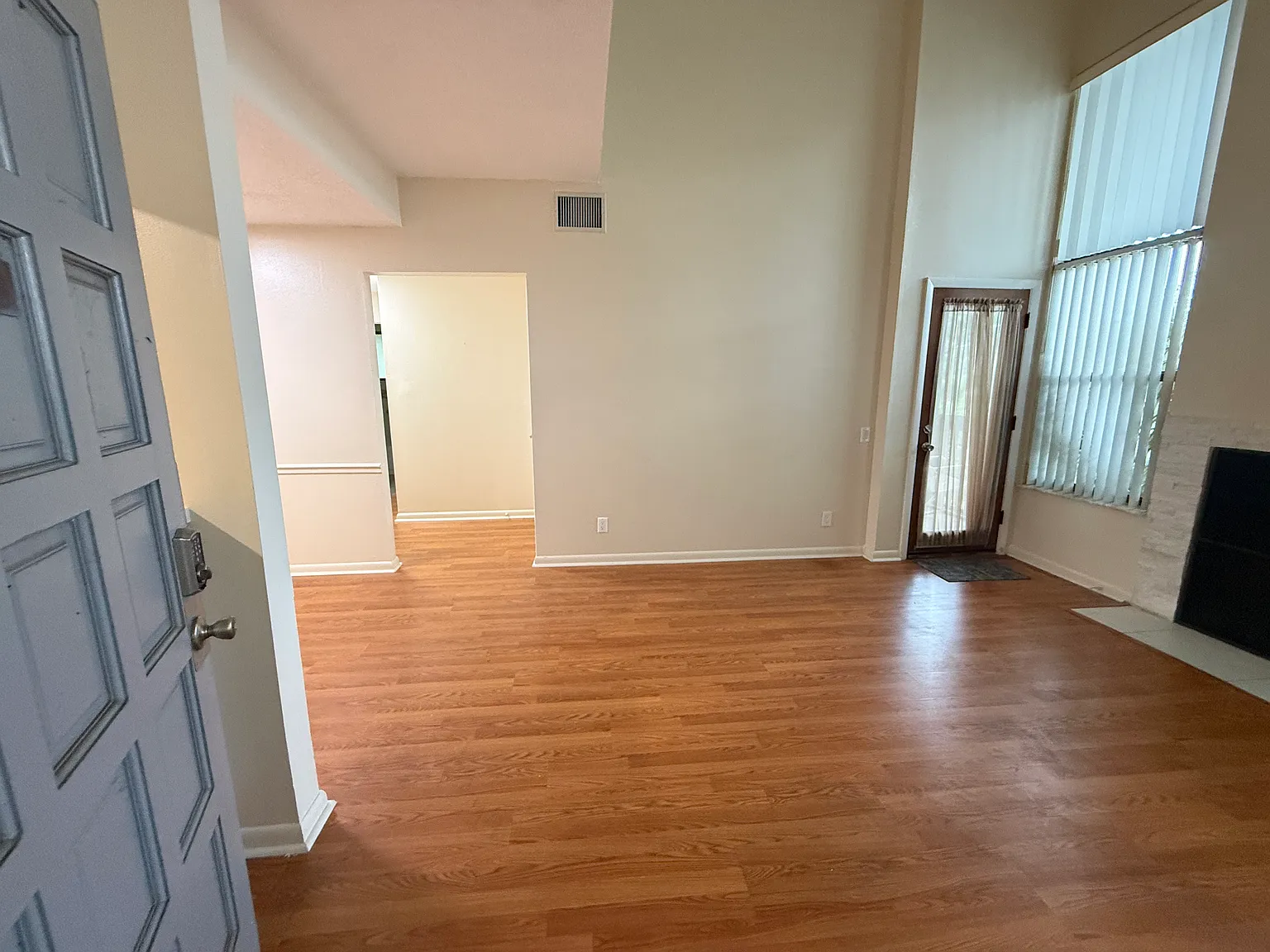 1 bed, 666 sqft, $1,300 — Photo 4
