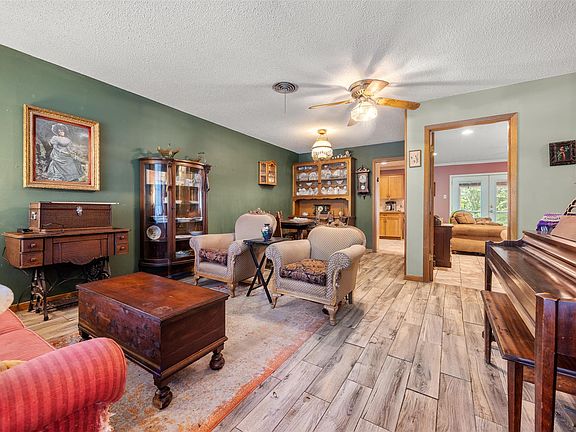 4th image of 606 E Liberty Ave