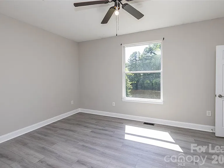 429 Creswell Rd — Photo 22