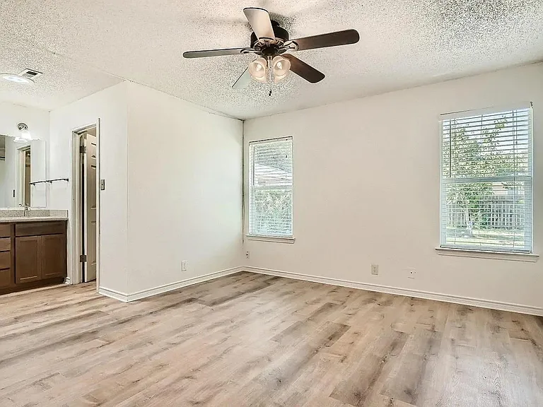 1306 Wayne Dr — Photo 9