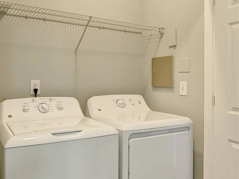 Park Creek Apartments — Photo 43