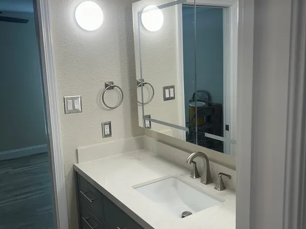 3320 Reagan St APT 117, Dallas, TX 75219