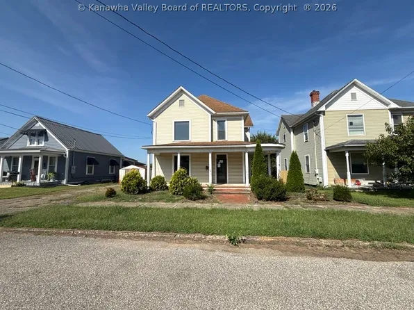 611 Dewey Ave, Saint Marys, WV 26170