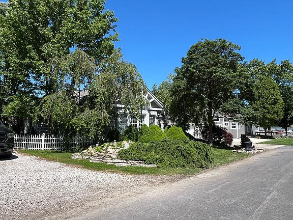 2nd image of 340 N Worthy St