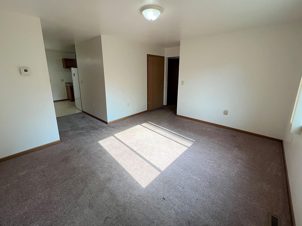 1st image of 1322 8th Ave NE #5