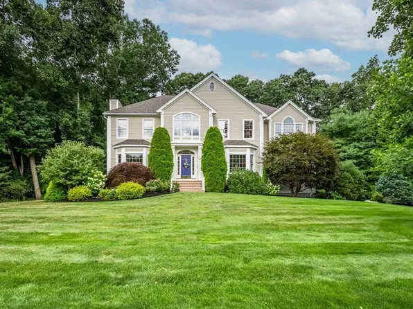 33 Nutmeg Ln, North Andover, MA 01845
