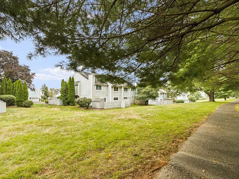 33 Hillcroft Way — Photo 15