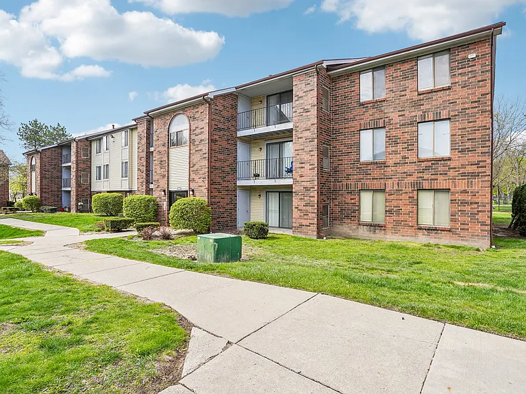 Regency Place Apartments — Photo 76