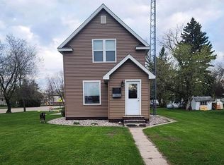 108 3rd St E, Lancaster, MN 56735