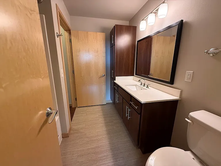 Venture Luxury High Rise — Photo 175