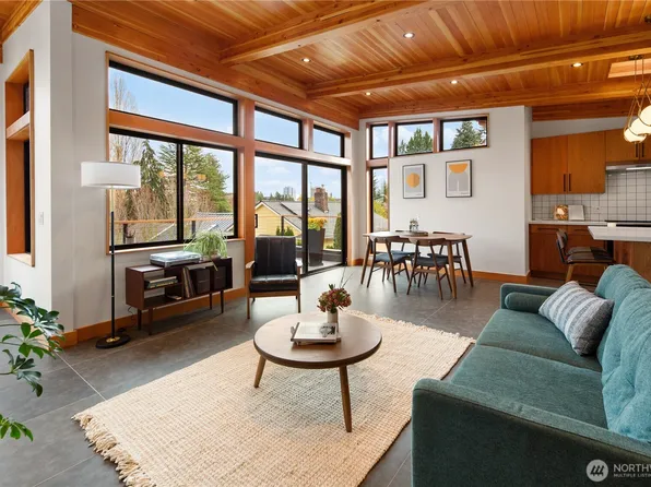 328 NE 55th Street, Seattle, WA 98105