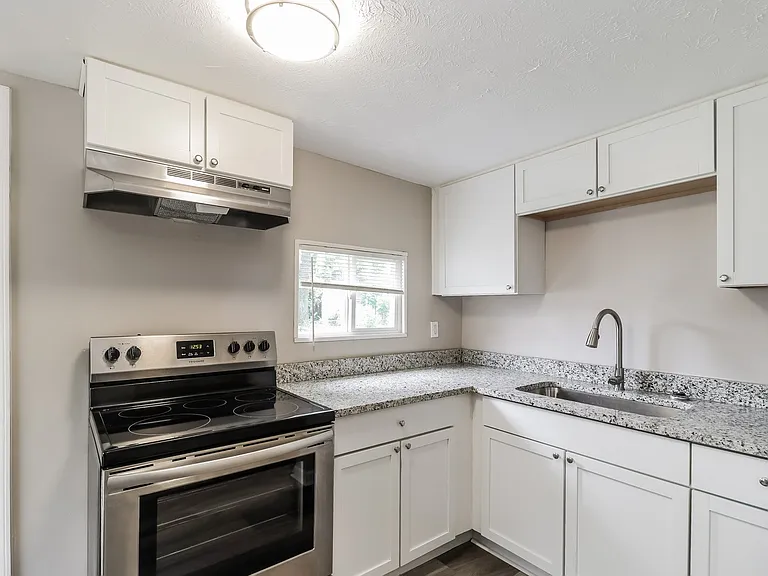 388878_020_kitchen_13068336.jpg
