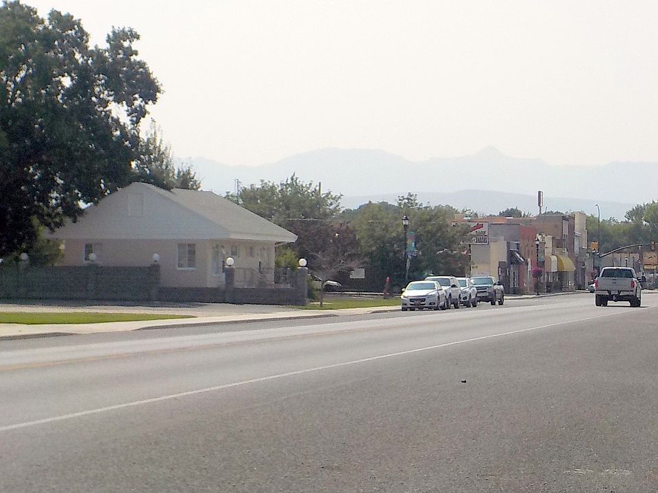 2nd image of 149 E Main St
