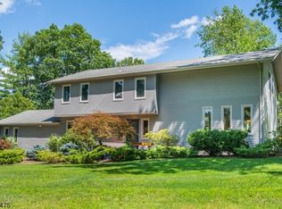 2 Tanglewood Ct, Randolph, NJ 07869