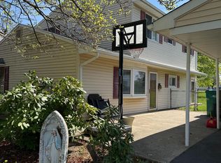 208 Dogwood Dr, Levittown, PA 19055