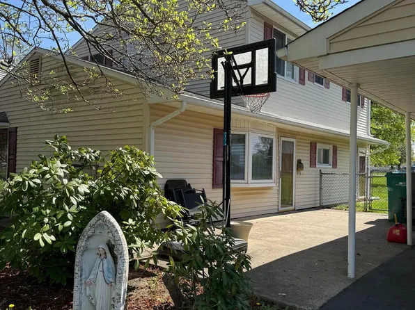 208 Dogwood Dr, Levittown, PA 19055